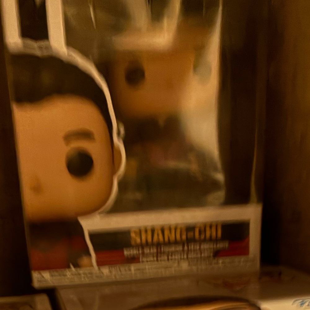 Funko Shang-Chi Vinyl Figure with Black and Red Accents Marvel - Picture 2 of 2